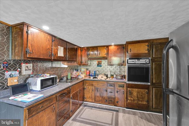 195 JOHNS ESTATE RD, Coal Township, PA 17866