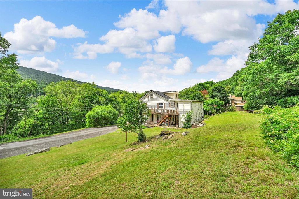 195 JOHNS ESTATE RD, Coal Township, PA 17866