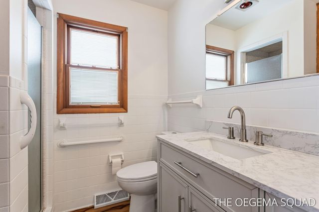 750 Pine Avenue, Holland City, MI 49423