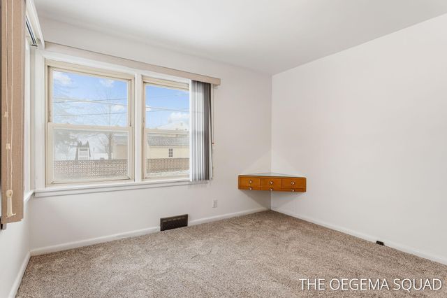 750 Pine Avenue, Holland City, MI 49423