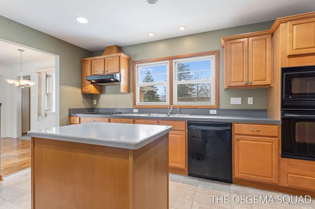 750 Pine Avenue, Holland City, MI 49423