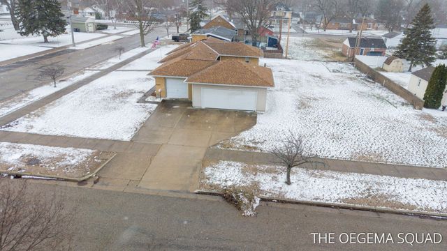 750 Pine Avenue, Holland City, MI 49423