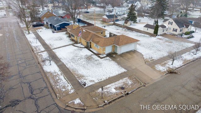 750 Pine Avenue, Holland City, MI 49423
