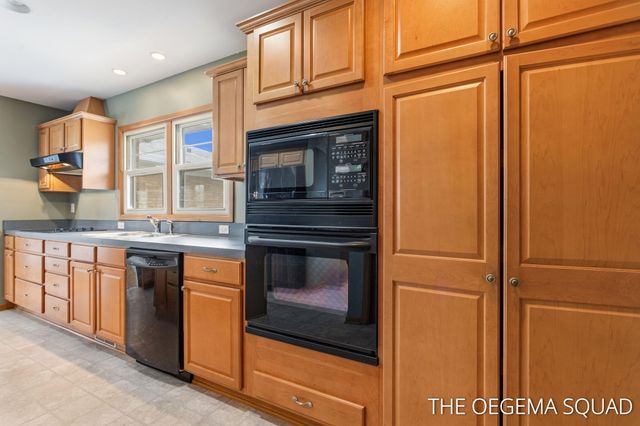 750 Pine Avenue, Holland City, MI 49423