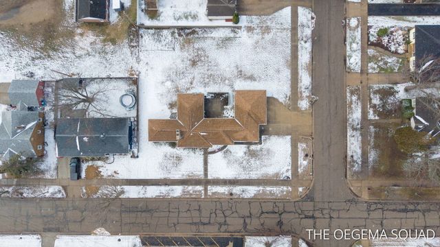 750 Pine Avenue, Holland City, MI 49423