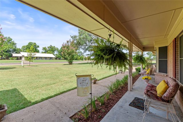907 N Elm Street, Kemp, TX 75143