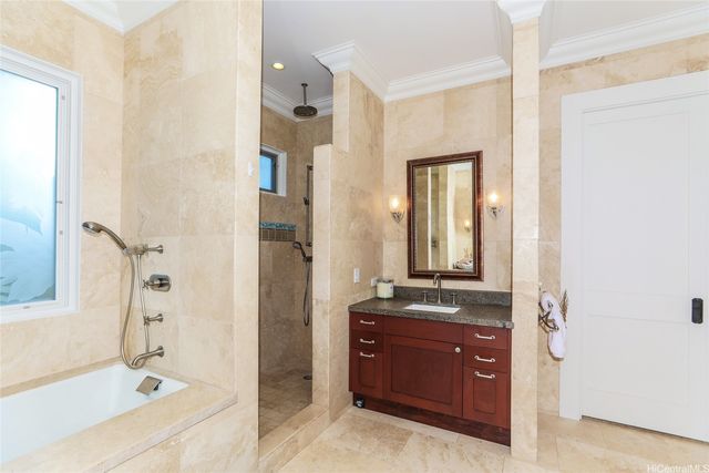 559 Ahina Street, Honolulu, HI 96816