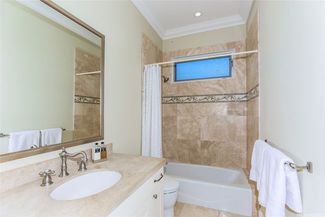 559 Ahina Street, Honolulu, HI 96816