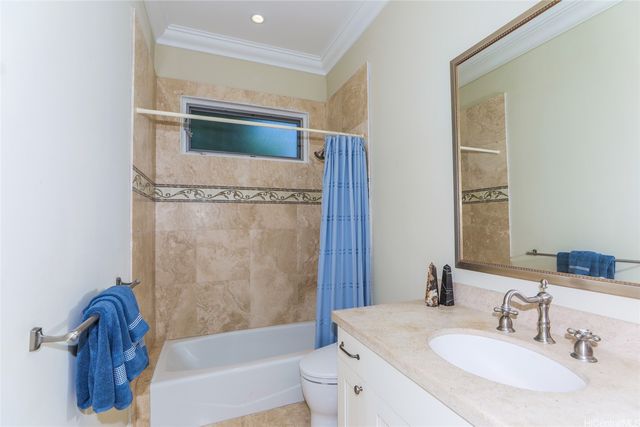 559 Ahina Street, Honolulu, HI 96816