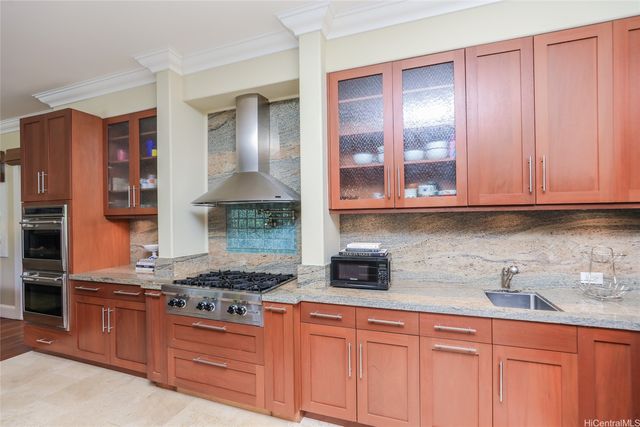 559 Ahina Street, Honolulu, HI 96816