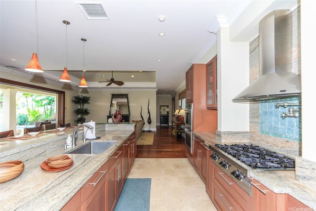 559 Ahina Street, Honolulu, HI 96816
