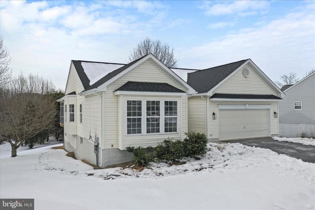 17 HOOK DR, Martinsburg, WV 25405