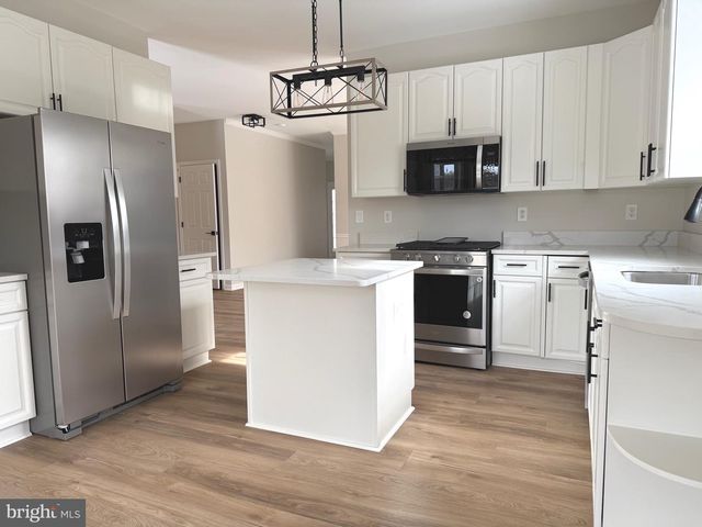 17 HOOK DR, Martinsburg, WV 25405