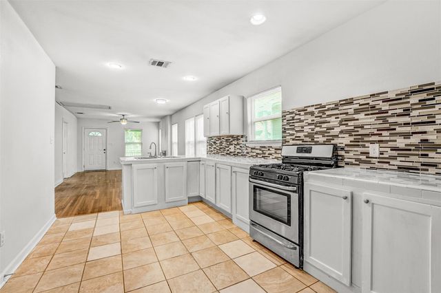 6906 CARVER Ave A, Austin, TX 78752