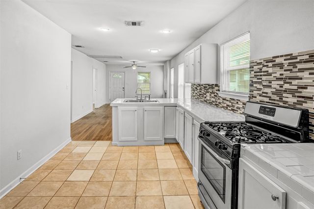 6906 CARVER Ave A, Austin, TX 78752