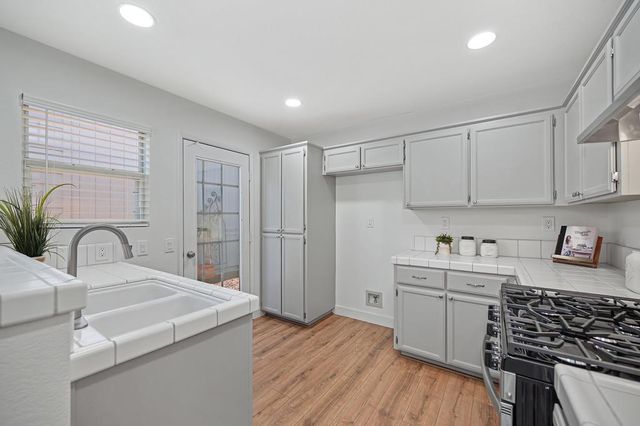 1141 Sandy Creek Dr, Folsom, CA 95630