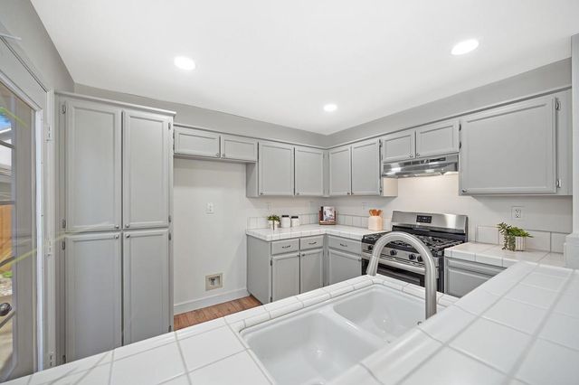 1141 Sandy Creek Dr, Folsom, CA 95630