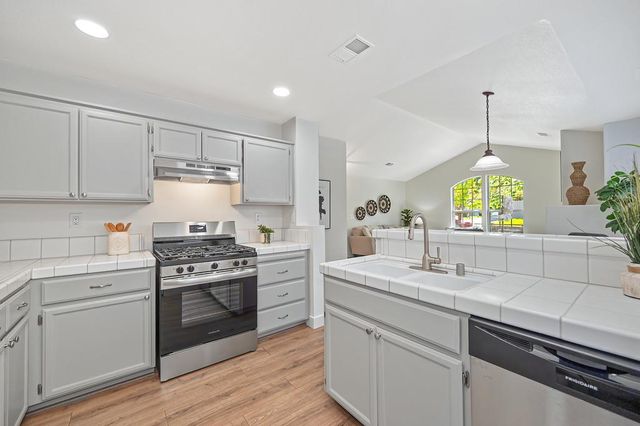 1141 Sandy Creek Dr, Folsom, CA 95630