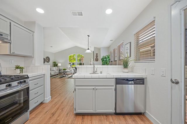 1141 Sandy Creek Dr, Folsom, CA 95630