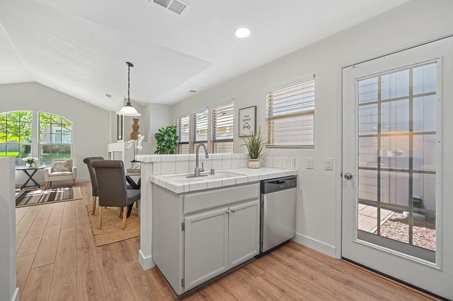 1141 Sandy Creek Dr, Folsom, CA 95630