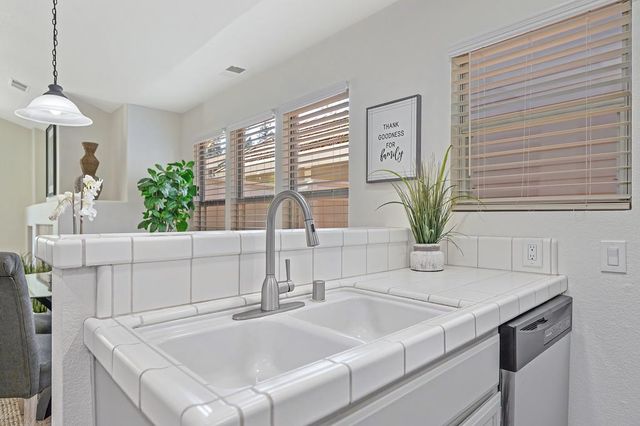 1141 Sandy Creek Dr, Folsom, CA 95630