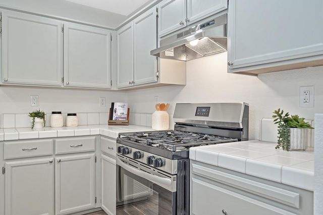 1141 Sandy Creek Dr, Folsom, CA 95630