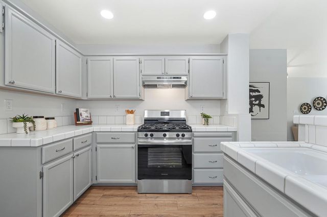 1141 Sandy Creek Dr, Folsom, CA 95630