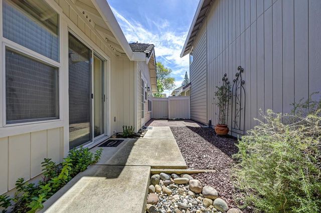 1141 Sandy Creek Dr, Folsom, CA 95630