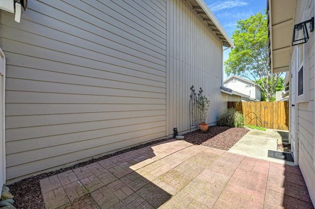 1141 Sandy Creek Dr, Folsom, CA 95630