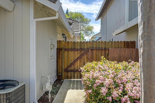 1141 Sandy Creek Dr, Folsom, CA 95630