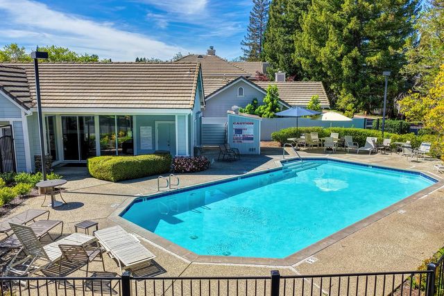 1141 Sandy Creek Dr, Folsom, CA 95630