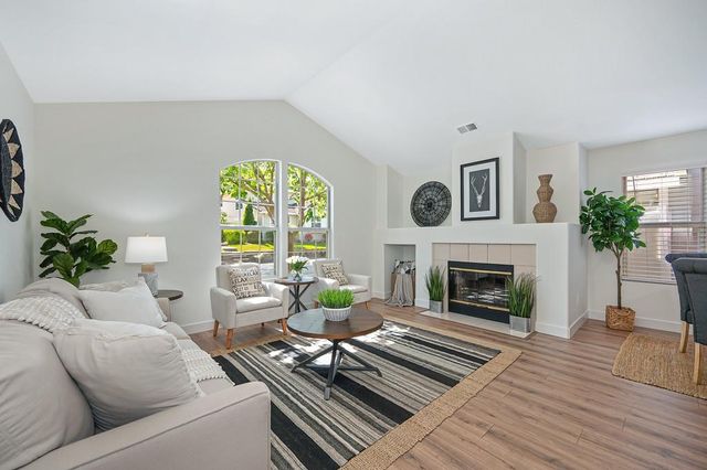 1141 Sandy Creek Dr, Folsom, CA 95630