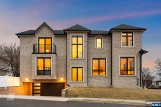 520 Deerwood Road, Fort Lee, NJ 07024