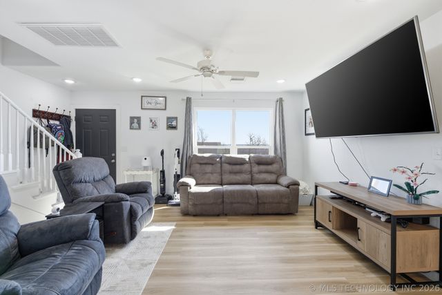 406 Oak Hill Circle, Kiefer, OK 74041