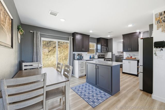 406 Oak Hill Circle, Kiefer, OK 74041