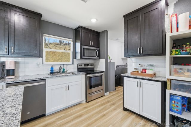 406 Oak Hill Circle, Kiefer, OK 74041