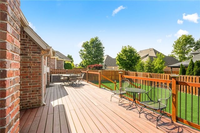 3700 SW Plateau Boulevard, Bentonville, AR 72712