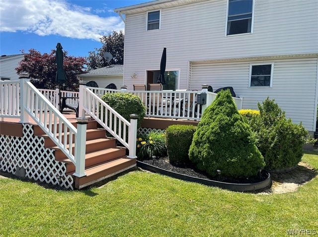 7001 Rebecca Drive, Wheatfield, NY 14304