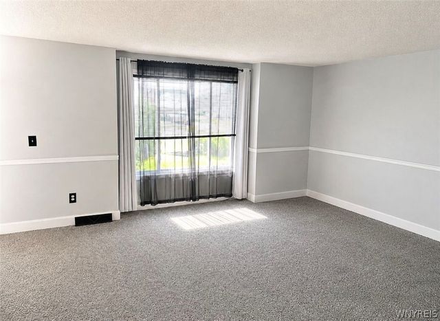 7001 Rebecca Drive, Wheatfield, NY 14304