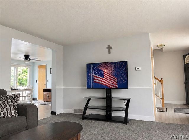 7001 Rebecca Drive, Wheatfield, NY 14304