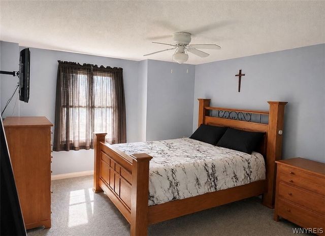 7001 Rebecca Drive, Wheatfield, NY 14304