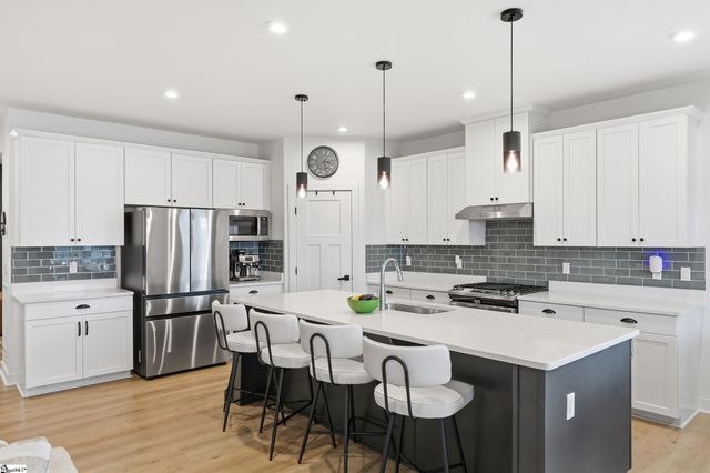 1 Comanche Trail, Simpsonville, SC 29680