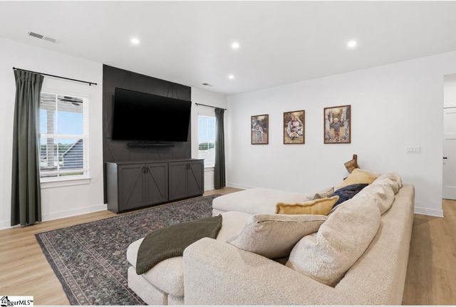 1 Comanche Trail, Simpsonville, SC 29680