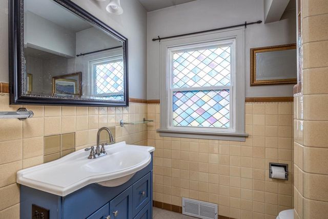 1827 N ALVIN STREET, Appleton, WI 54911