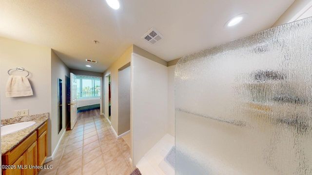 2230 Beach Drive, 302, Gulfport, MS 39507
