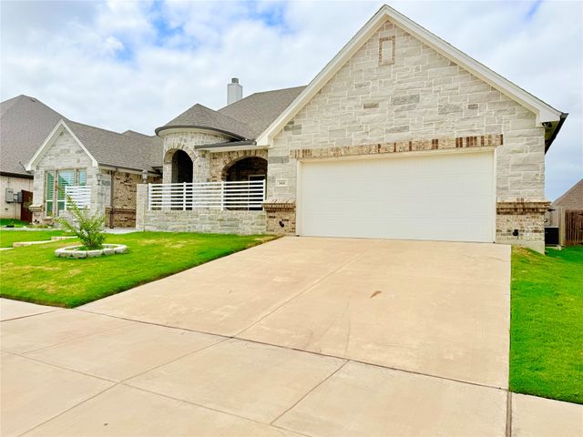 1424 Silent Springs Drive, Fort Worth, TX 76052