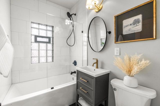 2262 N 71st STREET, Wauwatosa, WI 53213