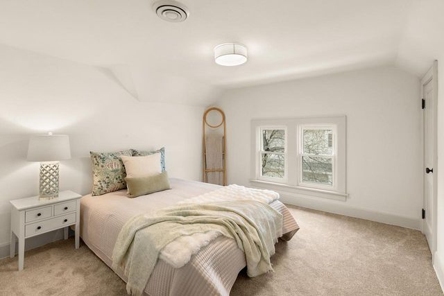 2262 N 71st STREET, Wauwatosa, WI 53213