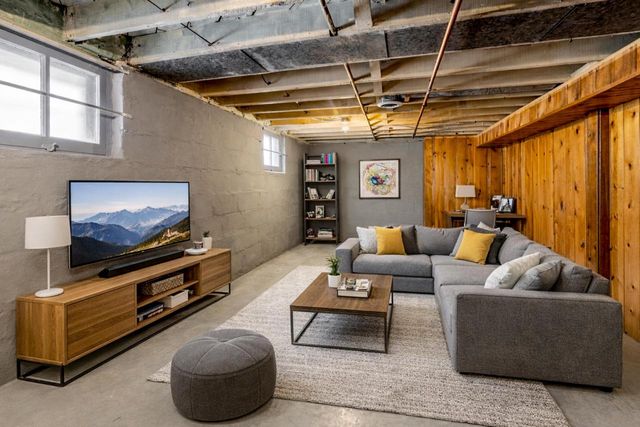 2262 N 71st STREET, Wauwatosa, WI 53213