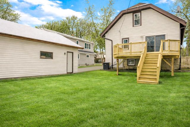 2262 N 71st STREET, Wauwatosa, WI 53213